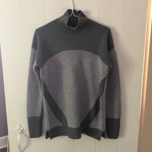 LULULEMON SWEATER